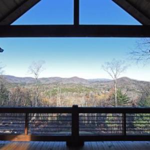 Luxury 3BR Mountain Cabin • Hot Tub • Game Room • Outdoor Fireplace