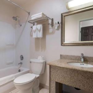 Rodeway Inn & Suites Portland West - Beaverton