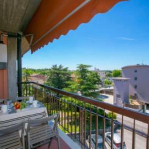 Casa di Paola: Lake-View Balcony Apartment in Peschiera - Happy Rentals
