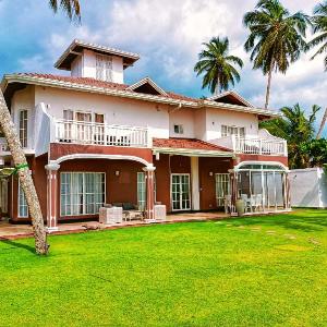 Villa Riina a New Luxurious four bedroom beach villa