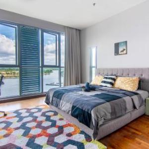Lux 3BR Suite Puteri Harbour Near Legoland & Hello Kitty with Water Views