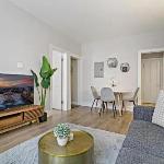 Warm & Lovely 2BR Apt close to Dining & Shops - Touhy 1S