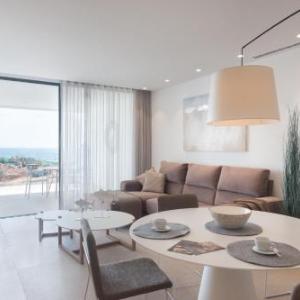 Infinity 1-2 LUXE PARTIAL SEA VIEW 2B