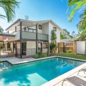 Bangalleys - beachside retreat with large pool