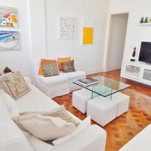 Leblon House V Two-bedroom apartment two blocks from the beach with 24-hour concierge