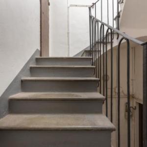 GuestHost - San Vitale University Center Apartment