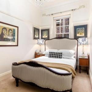 Eclectic Art Deco Apartment in great location