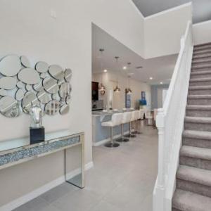 Brand New 6 Bed Windsor Island Resort Near Disney! villa