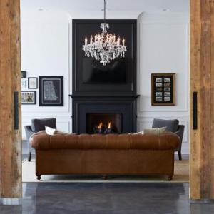 Hotels near Riviera Theatre - The Guesthouse Hotel