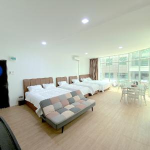 CN Homestay B2 Floor 2 at Nagoya Hill Mall