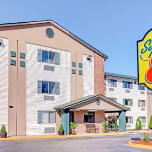 Super 8 by Wyndham Louisville Airport hotel photo