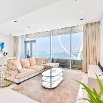 Island Paradise: Stylish 2BR on Bluewaters Island