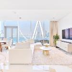 Lavish & Equipped oceanfront 2 BR facing Ain Dubai