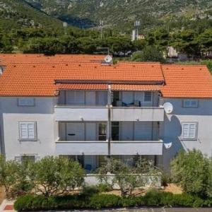 Apartments with parking space Bol Brac - 20004
