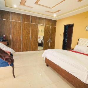 Pine Suite - 2 Bed Service Apartment Murree