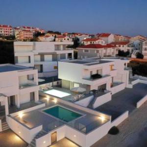 Dario 3 luxury apartment with a pool
