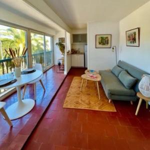 35m With Pool For Couple In Saint Tropez