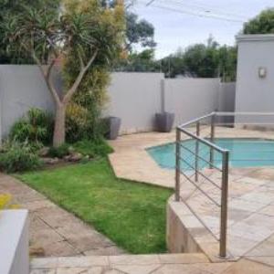 6 on Western Guest House