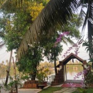 Ambadi's villa -Lake view resort