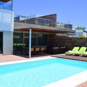 New 5-bedroom Villa Del Duque Beach