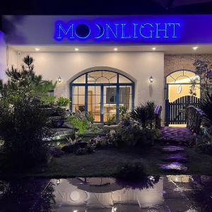 MOONLIGHT HOMESTAY & HOTEL