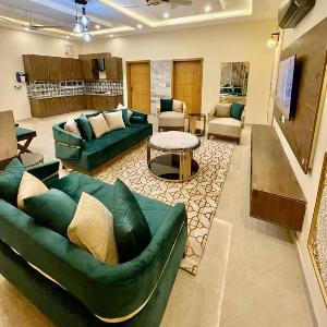 Luxury 2-Bed Apartment with majestic valley view