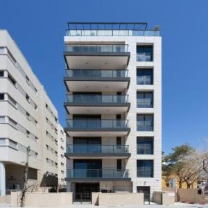 Stylish 2 BR Steps from the Beach by HolyGuest