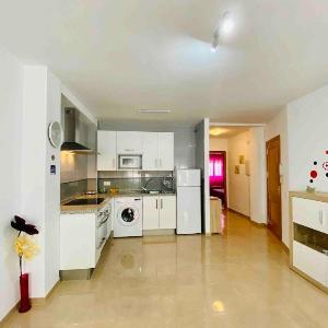 Nuevo y Moderno apartamento en Nerja con Patio