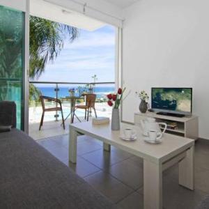 Niovi - Coralli Beachfront Apartment