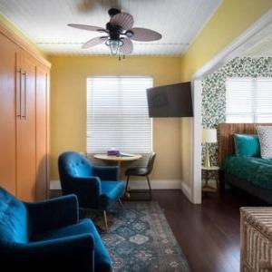 Two Duval Street Suites w parking and pool
