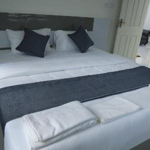 Near Rajagiri Hospital | Cozy 1BR WiFiAC FREE BF