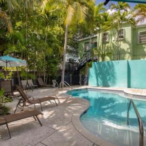Four Suites on Duval Street w parking and pool