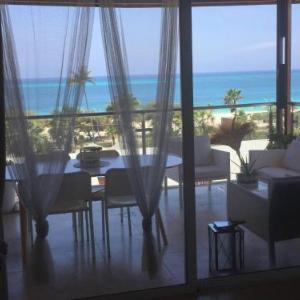 Modern Loft eagle Beach oasis Condo