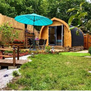 Oriental Garden-Log Cabin with Jacuzzi swim pool