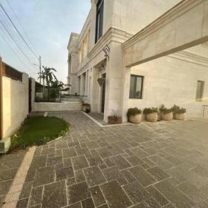 Contemporary Semi Villa Apartment with Private Entrance in Khalda