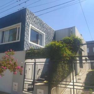 Hermosa casa con patio parrilla y garage cerrado