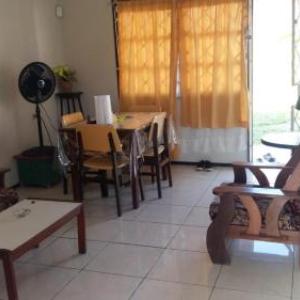 3 Bed House - Sleeps 4 - Parking - Enclosed Garden