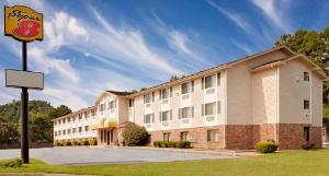 Super 8 by Wyndham Fayetteville, Fayetteville