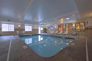 Country Inn & Suites by Radisson, Washington at Meadowlands, PA, Washington