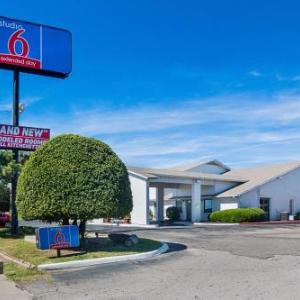 Studio Inn Extended Stay Oklahoma City Airport by OYO