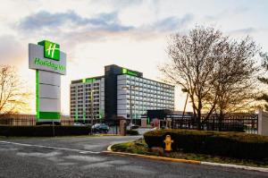 Holiday Inn Newark International Airport, Newark