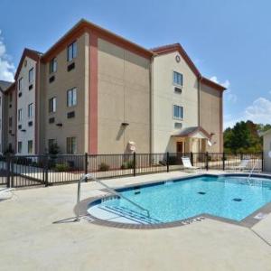 Broken Bow Hotels Deals At The 1 Hotel In Ok Hiway Inn Express Of Broken Bow