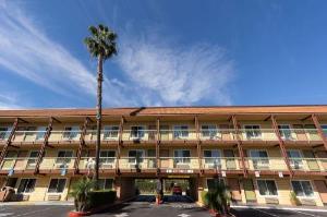 Super 8 by Wyndham Anaheim/Disneyland Drive, Anaheim