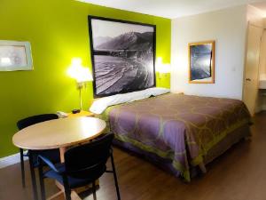Super 8 by Wyndham Auburn, Auburn