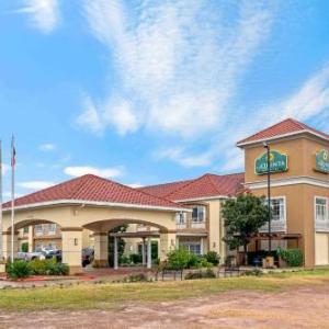 Bowers Stadium Huntsville Hotels - La Quinta Inn & Suites by Wyndham Conroe