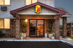 Super 8 by Wyndham Greenville, Greenville