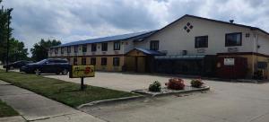 Super 8 by Wyndham Champaign, Champaign