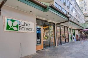 Kuhio Banyan Hotel (with Kitchenettes), Honolulu