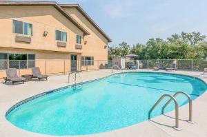 Super 8 by Wyndham Redding, Redding