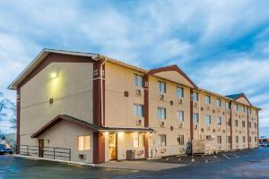 Super 8 by Wyndham Bloomington Normal, Bloomington